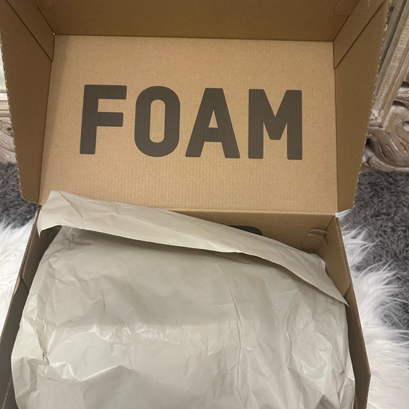 100% Authentic YEEZY FOAM RNR - Picture 7 of 9